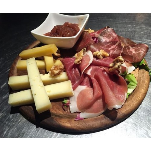 Tagliere con salumi e Fontina DOP