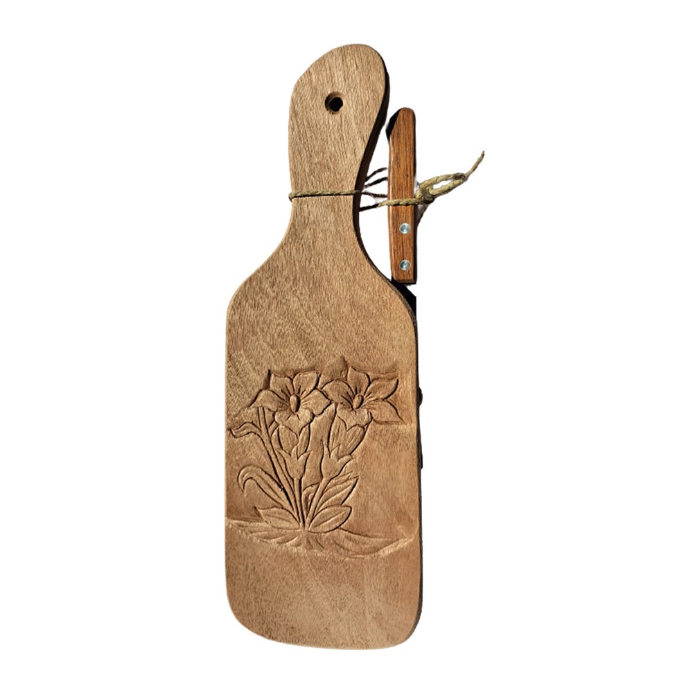 Tagliere piccolo con coltello intagliato con figure varie